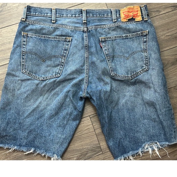 Levi's 550 Relaxed Fit Denim Shorts Mens Cut Off Frayed Hem Blue - Picture 1 of 4